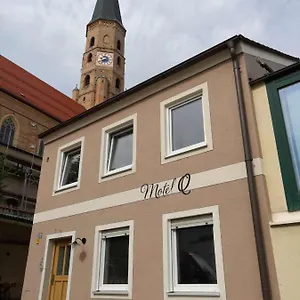 Aparthotel Q - Das Kleine Stadthotel, Dingolfing